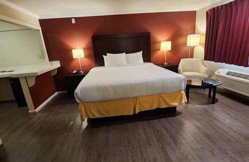 Hayward Hotel | Comfortable Mission Inn and Suites with Spa & Restaurant