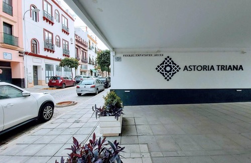 Triana Apartment | Cozy Misterhost Triana II: Guest Rated 9.8 with Spa & Kitchen