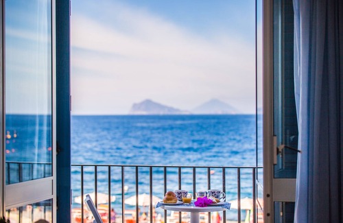 Canneto Apartment | Relax at Mistral SRL - Residence with Pool & Ocean View