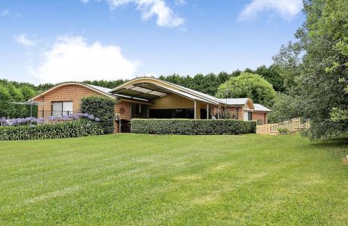 Robertson House | Experience Misty Creek of Robertson: Family-Friendly Getaway