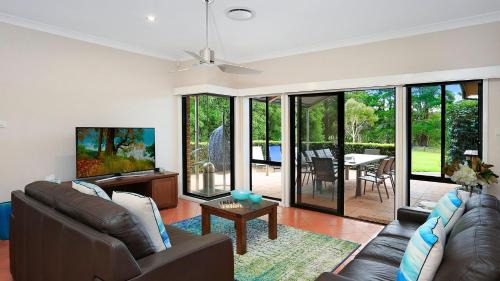 Robertson House | Experience Misty Creek of Robertson: Family-Friendly Getaway
