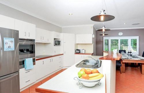 Robertson House | Experience Misty Creek of Robertson: Family-Friendly Getaway