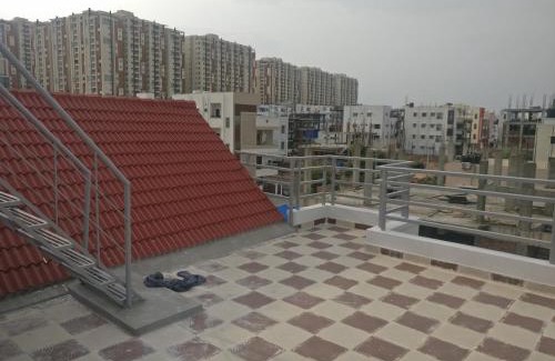 Gachibowli Bed & Breakfast | Cozy Misty Lake Guest House: Rated 8.8, Family-Friendly Stay