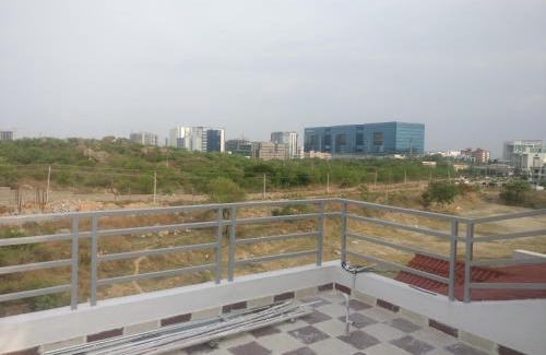 Gachibowli Bed & Breakfast | Cozy Misty Lake Guest House: Rated 8.8, Family-Friendly Stay
