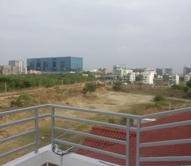 Gachibowli Bed & Breakfast | Cozy Misty Lake Guest House: Rated 8.8, Family-Friendly Stay
