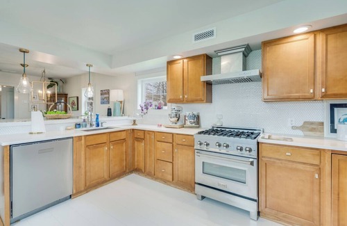 Chincoteague House | Relax at Misty Moon on Chincoteague Island with Pool Access