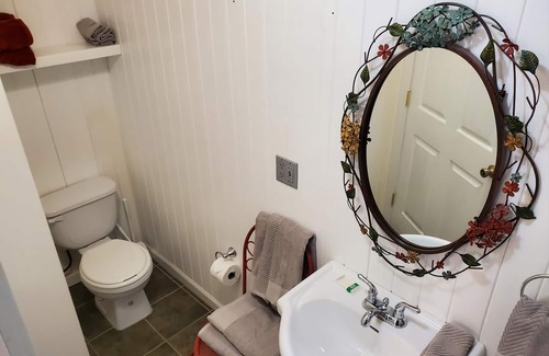 Pikeville Bed & Breakfast | Family-Friendly Misty Morn Suite at Fall Creek Falls Inn