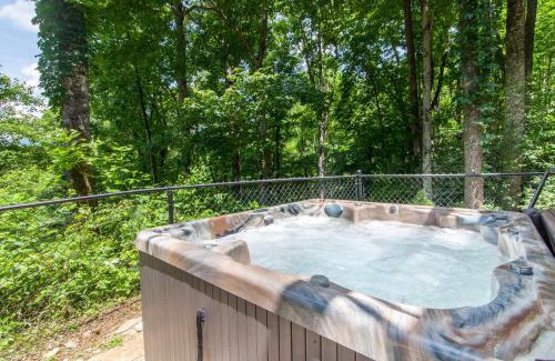 Lenoir House | Relaxing Misty Mountain Cabin with Spa and Hot Tub