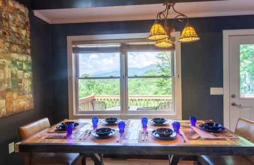 Lenoir House | Relaxing Misty Mountain Cabin with Spa and Hot Tub