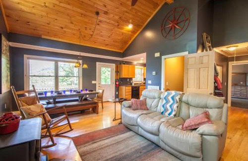 Lenoir House | Relaxing Misty Mountain Cabin with Spa and Hot Tub