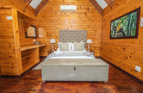 Storms River Cabin | Relax at Misty Mountain Reserve: Family-Friendly Retreat
