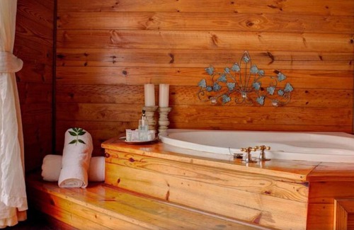 Storms River Cabin | Relax at Misty Mountain Reserve: Family-Friendly Retreat