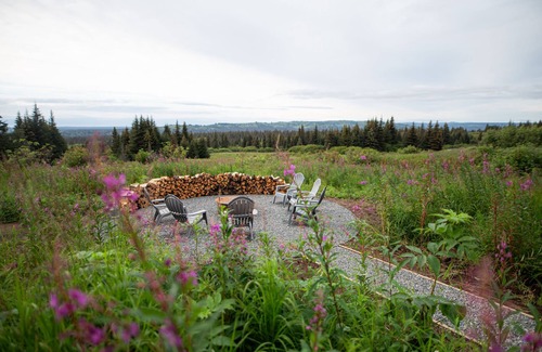 Diamond Ridge House | Inviting Misty Ridge: Modern Home with Mountain Views