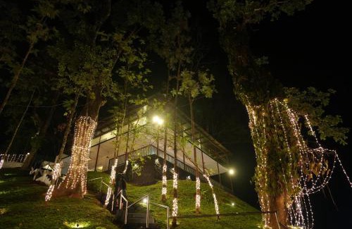Devikolam Hotel | Discover Misty Wonders: 5-Star Stay with Family Amenities