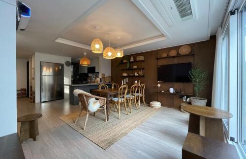 Andeok Apartment | Eco-Friendly Retreat at Misun House with Hot Tub Access