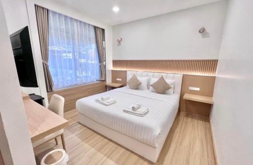 Mae Sariang Hotel | Budget-Friendly Stay at Mitaree Hotel with Dining Options