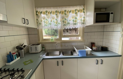 Mitcham House | Modern 2-Bedroom Unit Near Mitcham Train Station