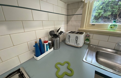 Mitcham House | Modern 2-Bedroom Unit Near Mitcham Train Station