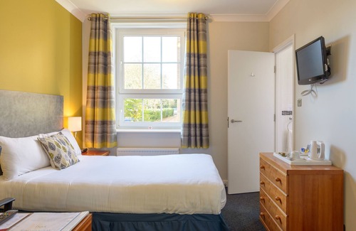 Cranfield Hotel | Discover Mitchell Hall: Family-Friendly with Dining & More