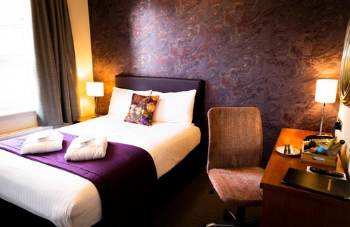 Cranfield Hotel | Discover Mitchell Hall: Family-Friendly with Dining & More