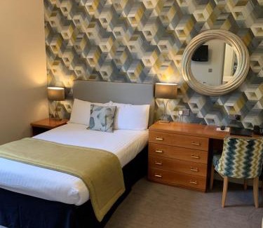 Cranfield Hotel | Comfortable Mitchell Hall: Accessible Stay with Breakfast
