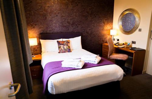Cranfield Hotel | Comfortable Mitchell Hall: Accessible Stay with Breakfast