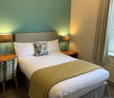 Cranfield Hotel | Comfortable Mitchell Hall: Accessible Stay with Breakfast
