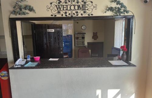 Mitchell Hotel | Budget-Friendly Getaway at Mitchell Inn with Family Amenities