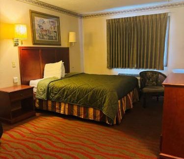 Mitchell Hotel | Budget-Friendly Getaway at Mitchell Inn with Family Amenities