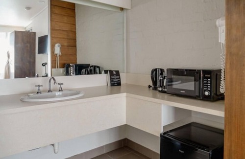 Bairnsdale Hotel | Inviting Mitchell on Main Motel & Apartments with Pool Access