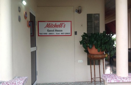St. George's House | Family-Friendly Stay at Mitchell's Guest House with Breakfast