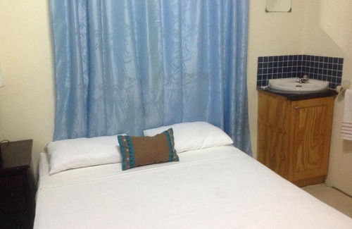 St. George's House | Family-Friendly Stay at Mitchell's Guest House with Breakfast