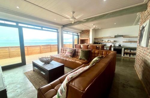 Kentani Apartment | Experience Mitford: Oceanfront Condo with Stellar Reviews!