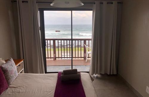 Kentani Apartment | Scenic Mitford Views: Oceanfront Getaway with Dining Options
