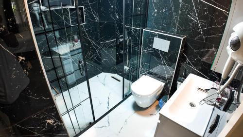 Adrasan Hotel | Discover Mithat Otel: Family-Friendly with Pool & Dining