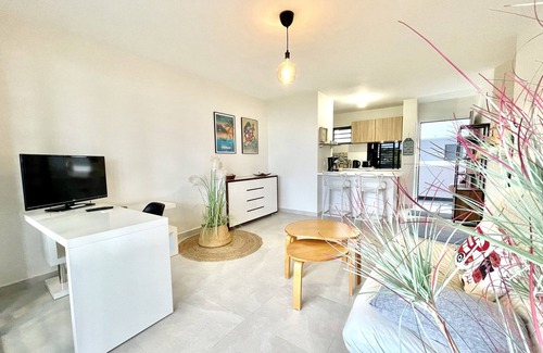 Faaa Condo | Mititai Condo: Oceanfront Retreat with Pool & Ideal Location