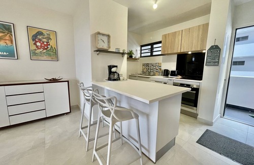 Faaa Condo | Mititai Condo: Oceanfront Retreat with Pool & Ideal Location