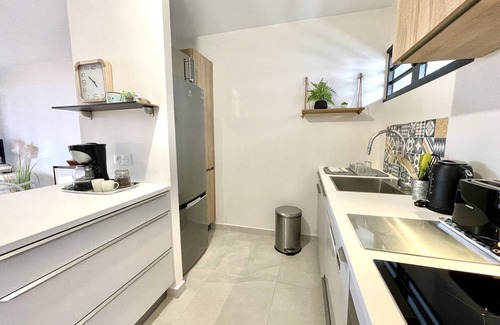 Faaa Condo | Mititai Condo: Oceanfront Retreat with Pool & Ideal Location