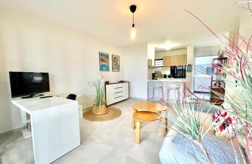 Faaa House | Serene Mititai Condo: Sea View, Pool & Close to Airport