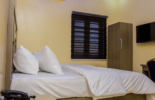 Surulere Hotel | Discover Comfort at MITOS LUXURY SUITES - BODE THOMAS