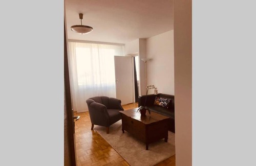 Altlerchenfeld Apartment | Central Vienna Retreat: Child-Friendly & Highly Rated Stay