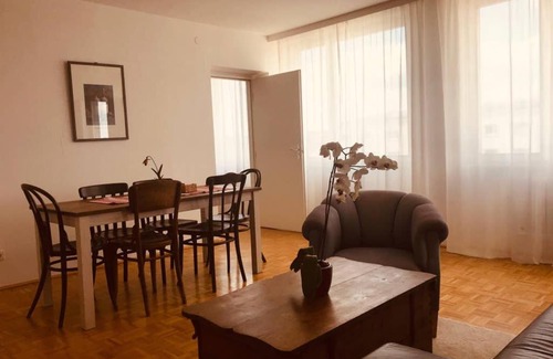 Altlerchenfeld Apartment | Central Vienna Retreat: Child-Friendly & Highly Rated Stay