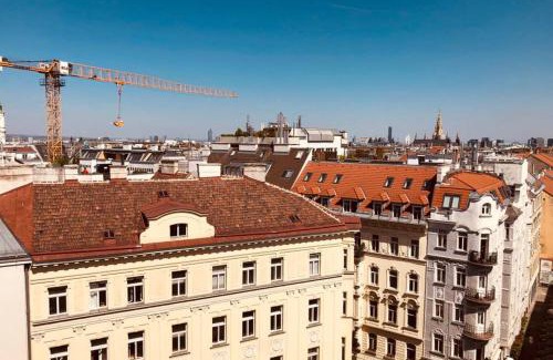 Altlerchenfeld Apartment | Central Vienna Retreat: Child-Friendly & Highly Rated Stay