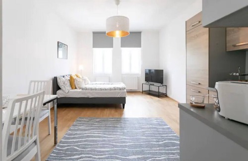 Funfhaus Apartment | Comfortable Studio Apartment Near Schoenbrunn & City Center