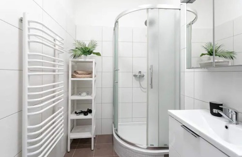 Funfhaus Apartment | Comfortable Studio Apartment Near Schoenbrunn & City Center