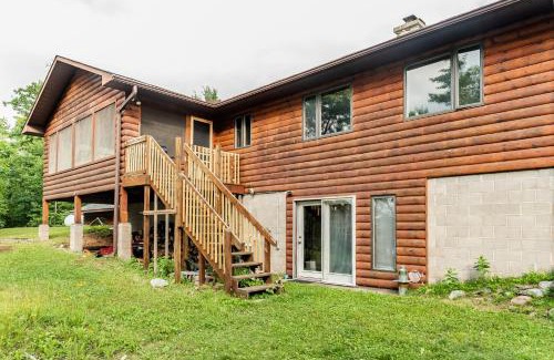 Lac du Flambeau House | Family-Friendly Mitten Lake Retreat with Pet Amenities