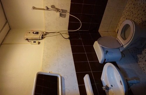 Vientiane House | Budget-Friendly Mixok Guesthouse with Family Amenities