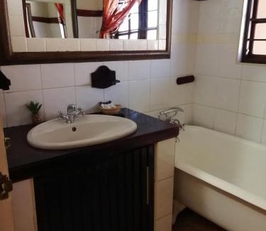 Roodeplaat Bed & Breakfast | Unwind at MixoSunrise Guesthouse & Spa with Pool Access