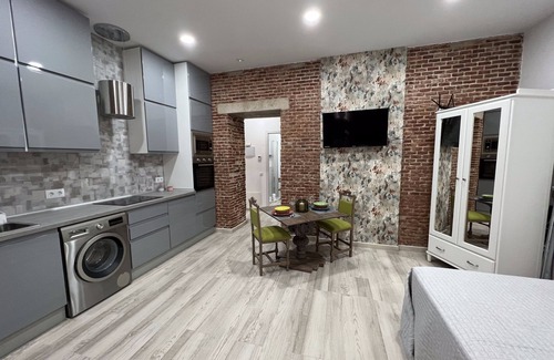 Barrio de La Latina Apartment | Discover Miyas Madrid #3: Family-Friendly with Spa & Breakfast