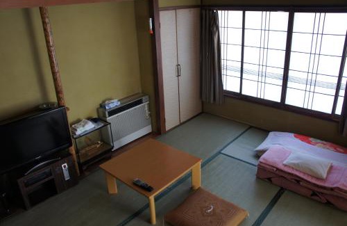 Tanabe Hotel | Experience Relaxation at Miyoshiya Ryokan with Hot Tub